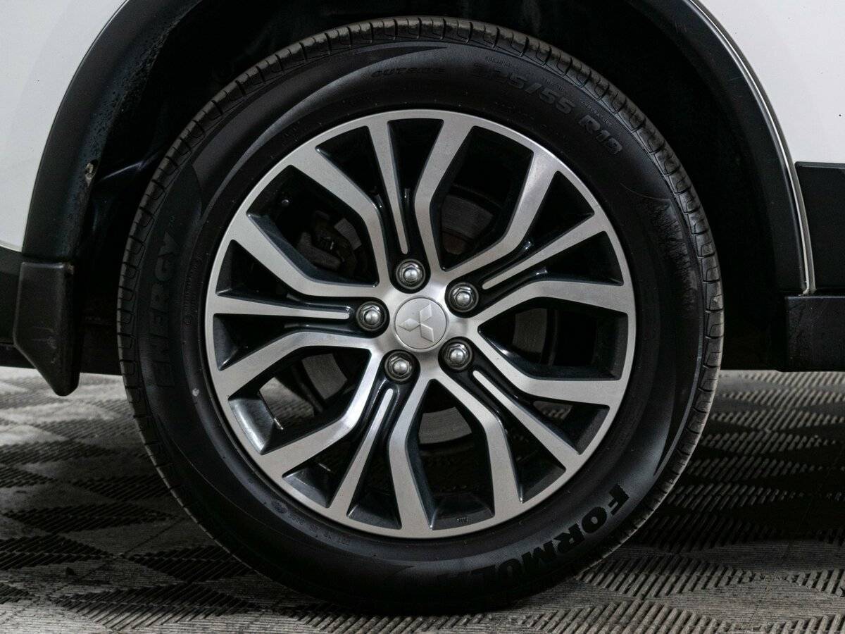 Mitsubishi Outlander с пробегом — 2018 год. Фото: #18