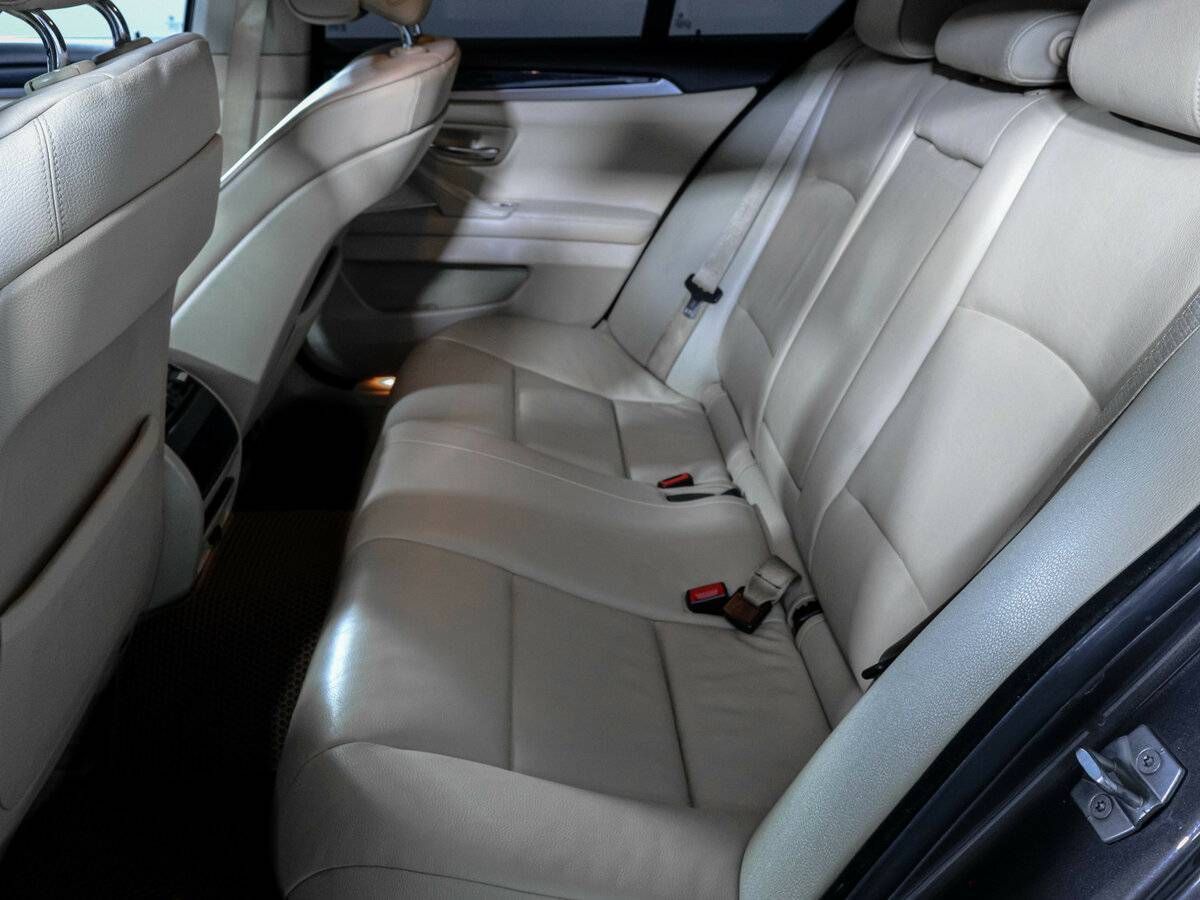 BMW 5 серии с пробегом — 2012 год. Фото: #9