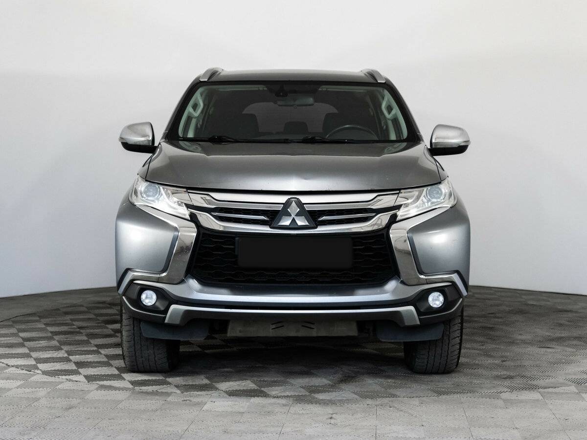 Mitsubishi Pajero Sport с пробегом — 2017 год. Фото: #1