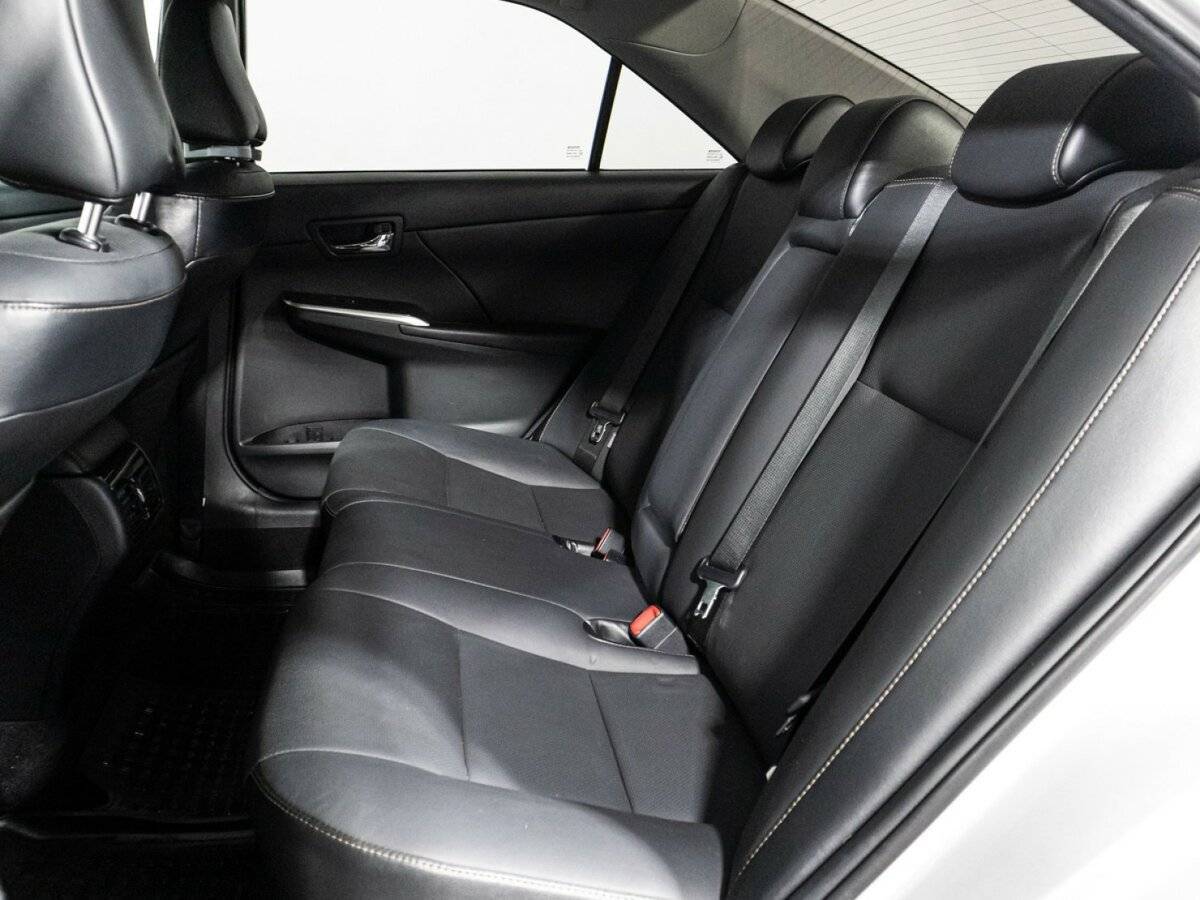 Toyota Camry с пробегом — 2015 год. Фото: #9