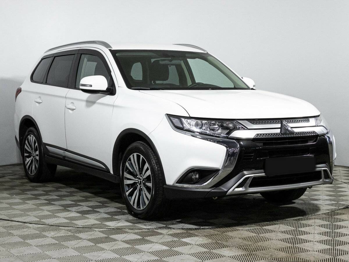 Mitsubishi Outlander с пробегом — 2021 год. Фото: #2