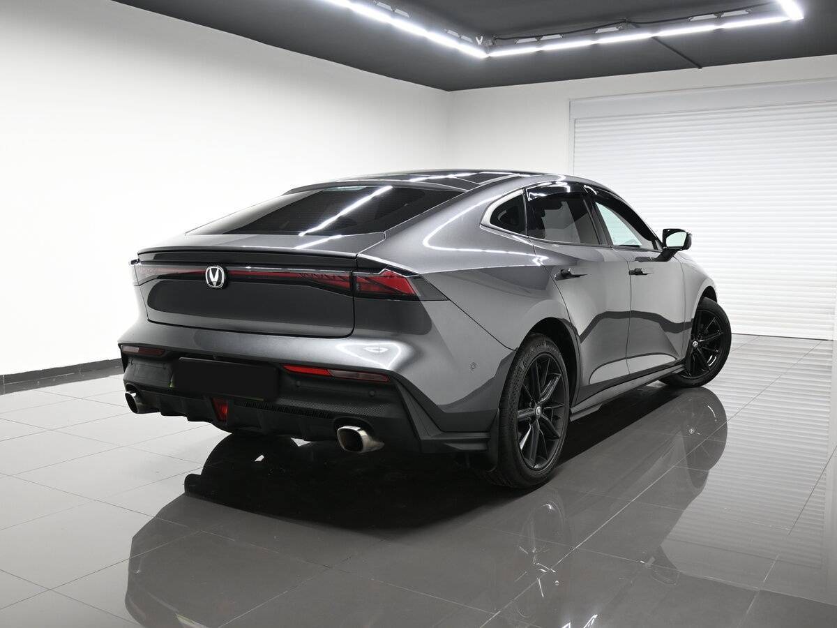 Changan UNI-V с пробегом — 2023 год. Фото: #1