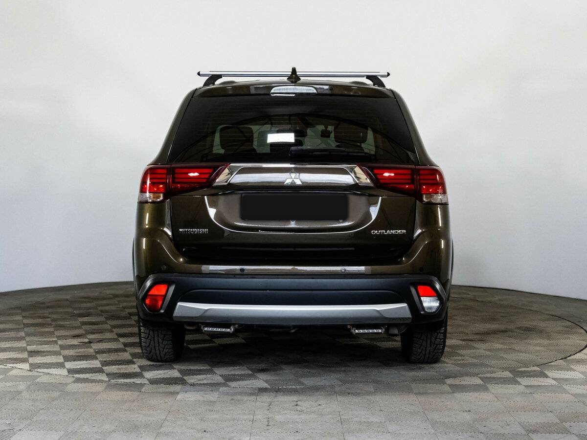 Mitsubishi Outlander с пробегом — 2018 год. Фото: #5