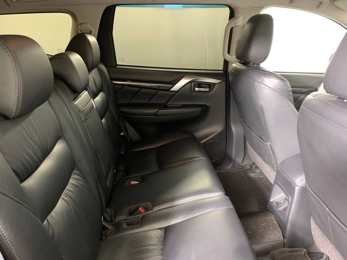 Mitsubishi Pajero Sport с пробегом — 2018 год. Фото: #16