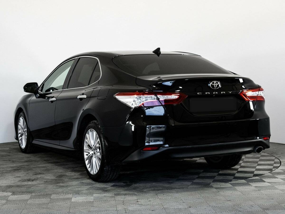 Toyota Camry с пробегом — 2019 год. Фото: #6