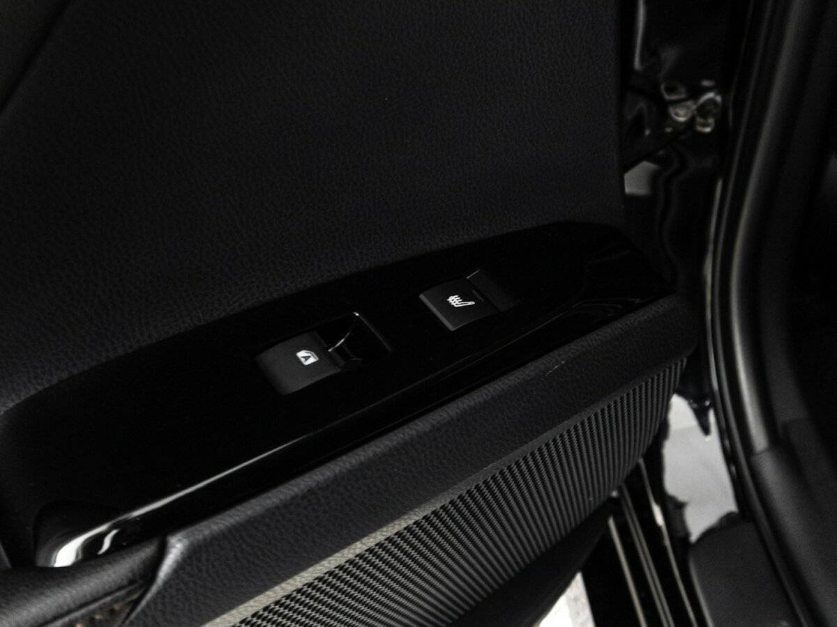 Toyota Camry с пробегом — 2018 год. Фото: #20