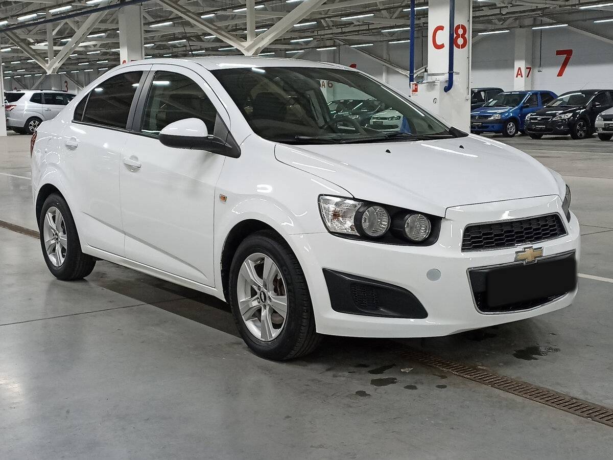 Chevrolet Aveo с пробегом — 2012 год. Фото: #2
