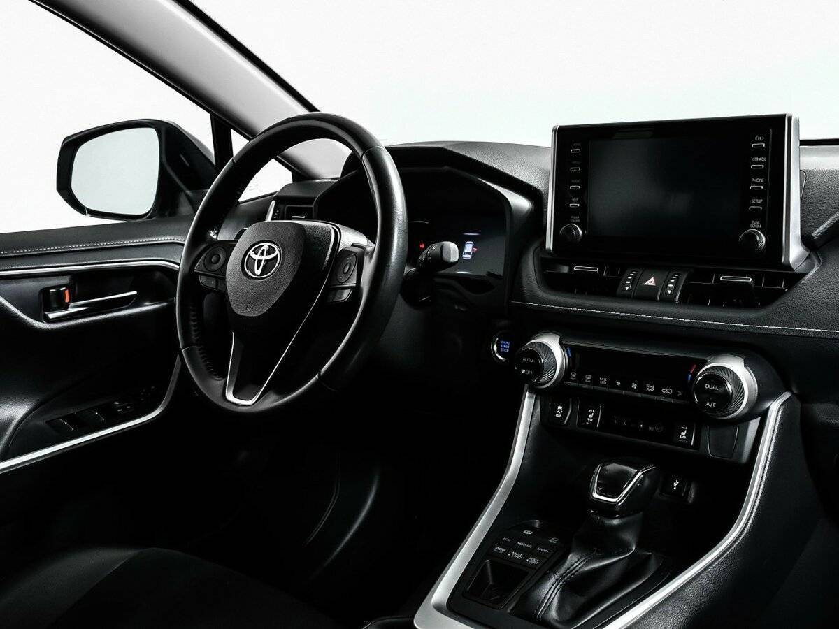 Toyota RAV4 с пробегом — 2021 год. Фото: #8