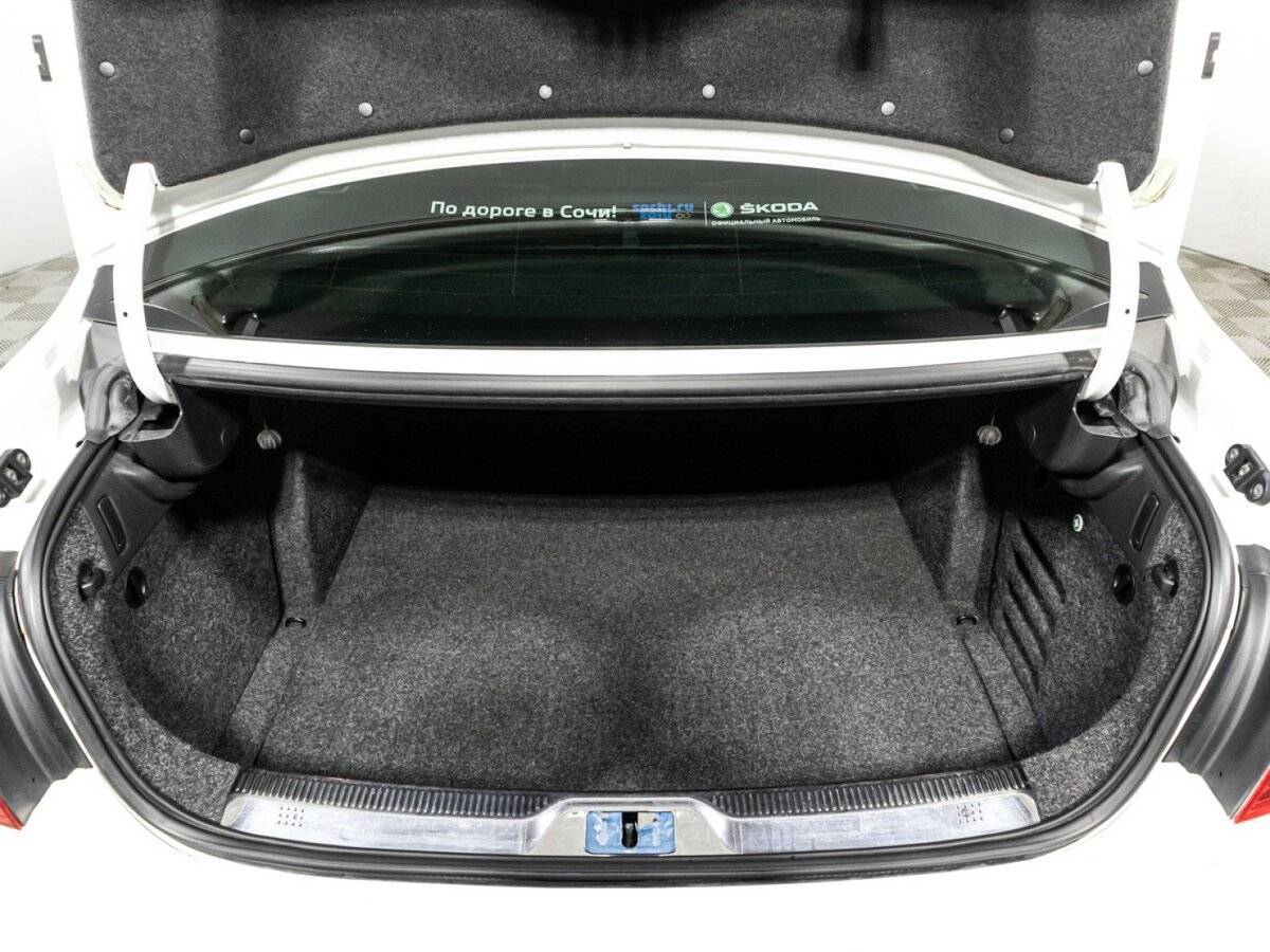 Skoda Superb с пробегом — 2013 год. Фото: #14