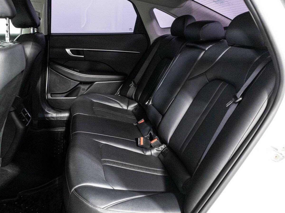 Hyundai Sonata с пробегом — 2021 год. Фото: #9