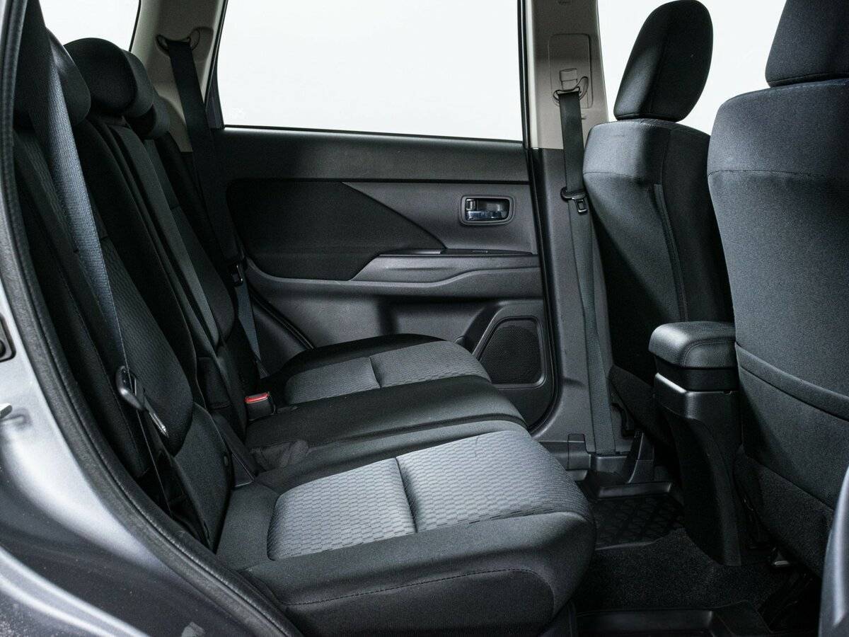 Mitsubishi Outlander с пробегом — 2012 год. Фото: #9