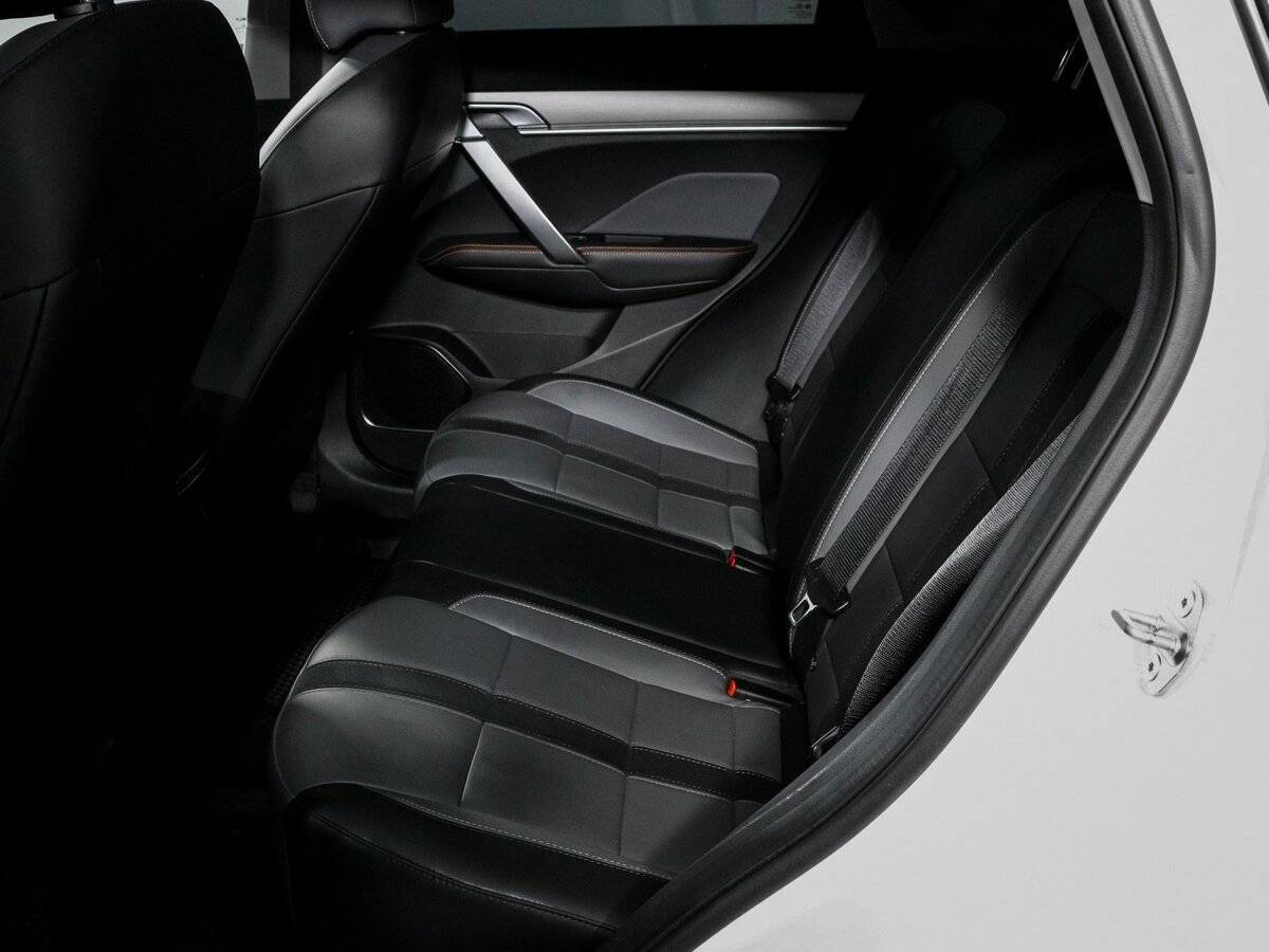 Geely Coolray с пробегом — 2023 год. Фото: #9