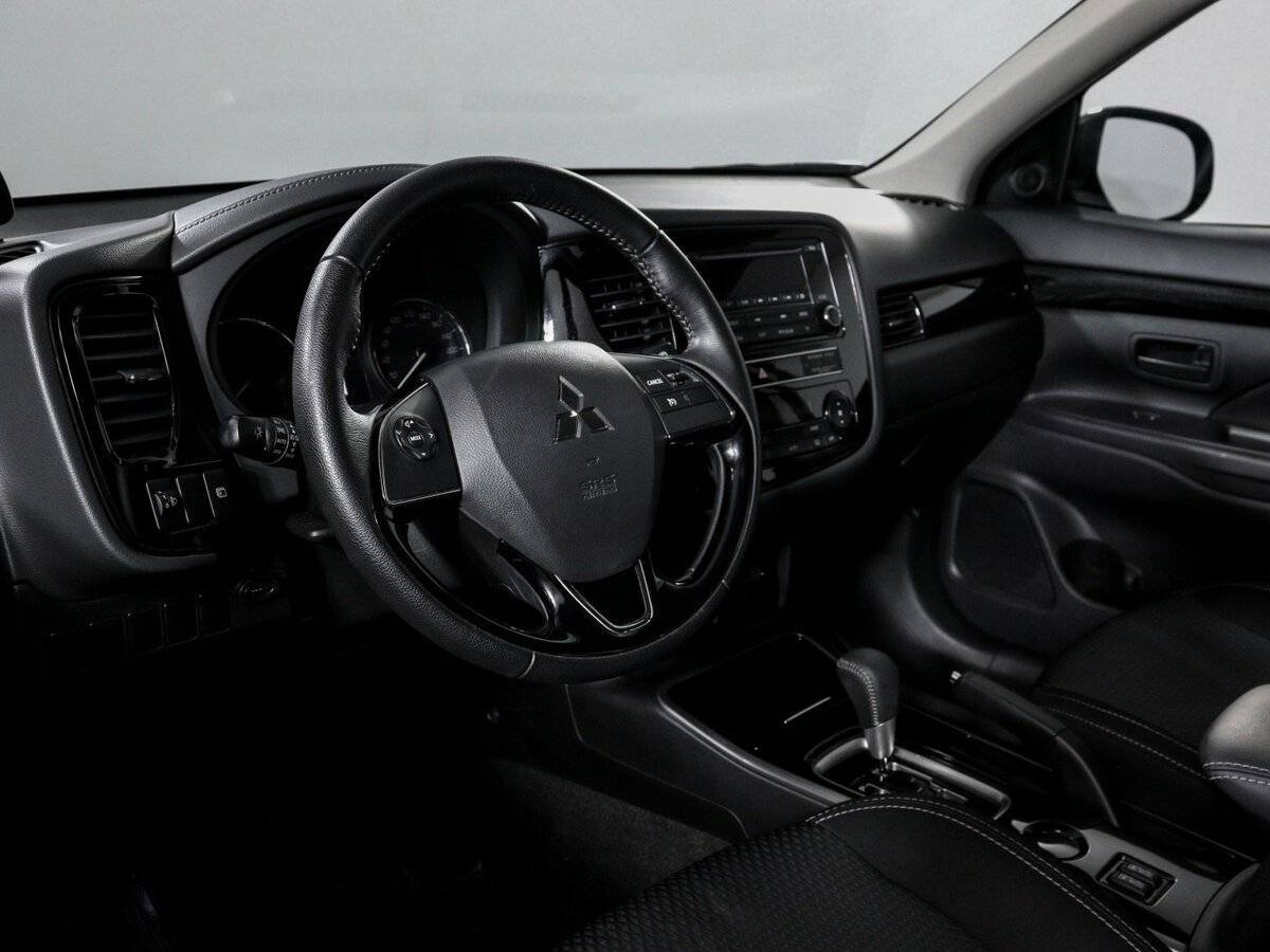 Mitsubishi Outlander с пробегом — 2019 год. Фото: #13