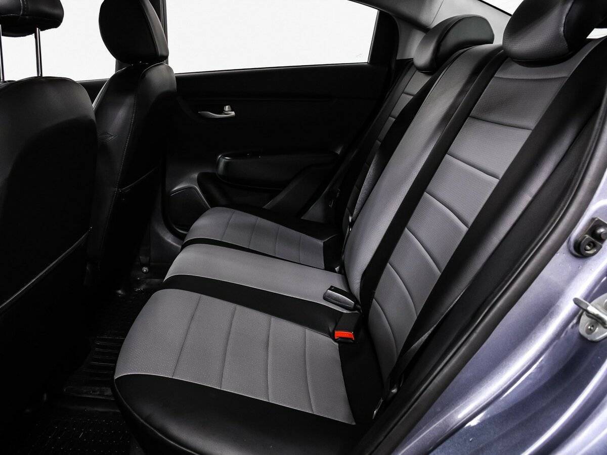 Kia Rio с пробегом — 2017 год. Фото: #12