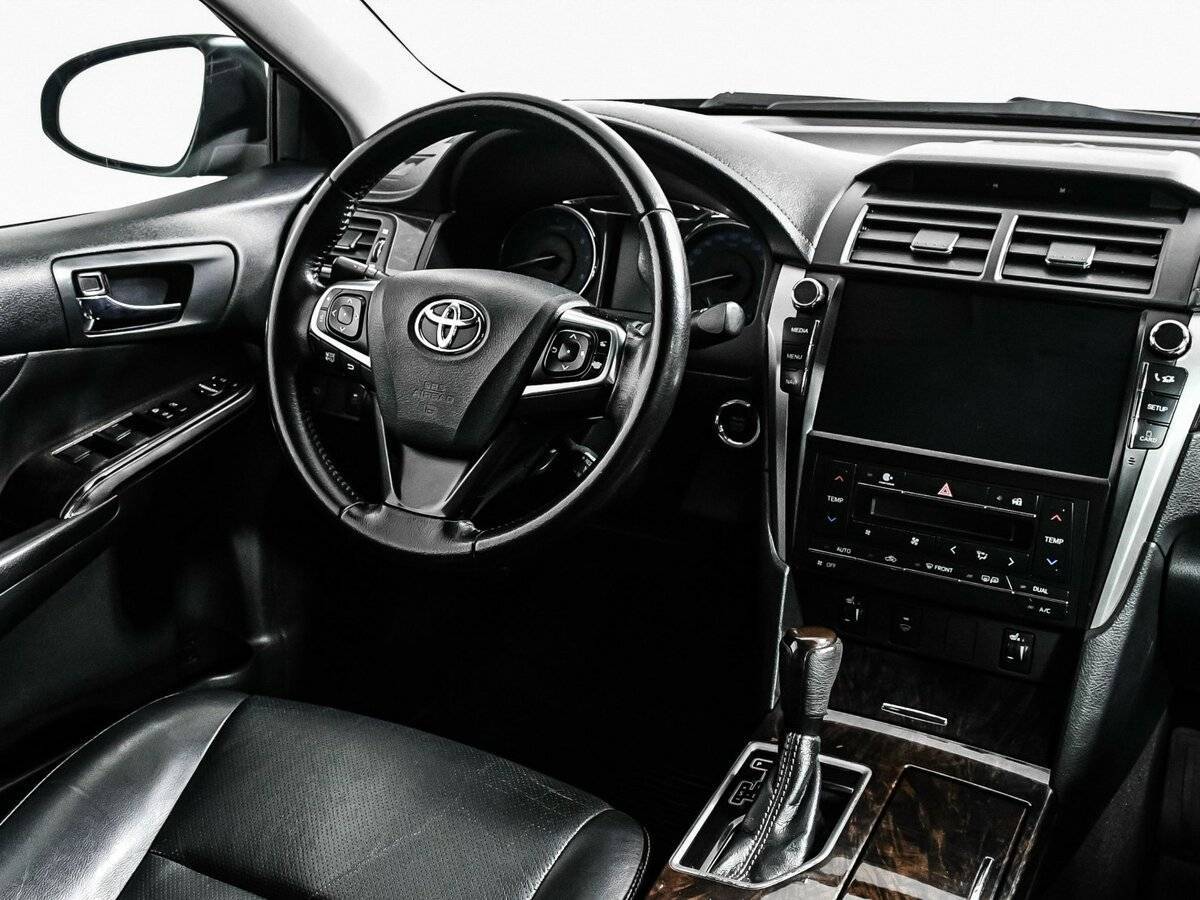 Toyota Camry с пробегом — 2017 год. Фото: #7