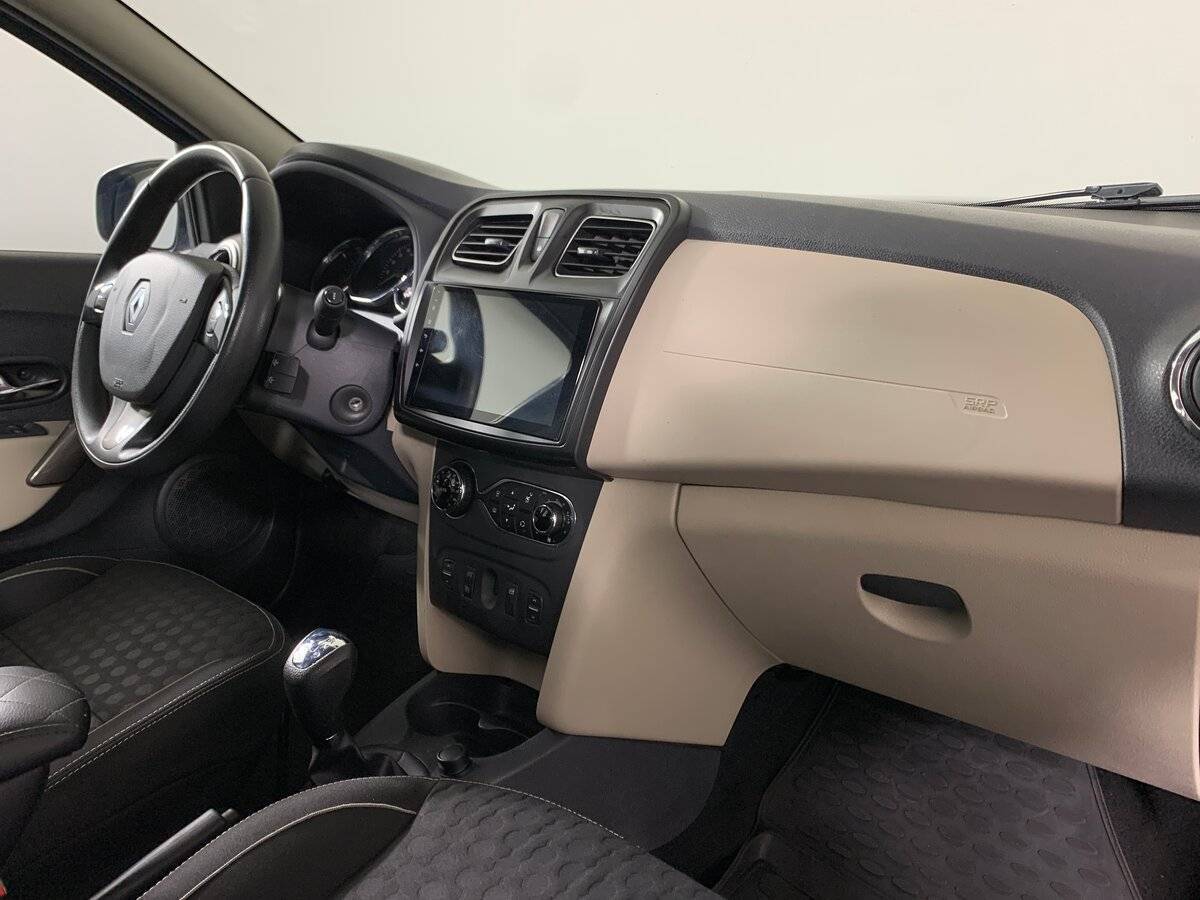 Renault Logan с пробегом — 2015 год. Фото: #12