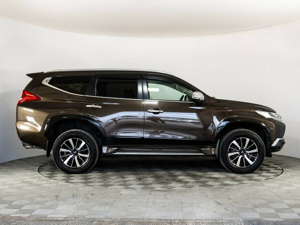 Mitsubishi Pajero Sport с пробегом — 2019 год. Фото: #4