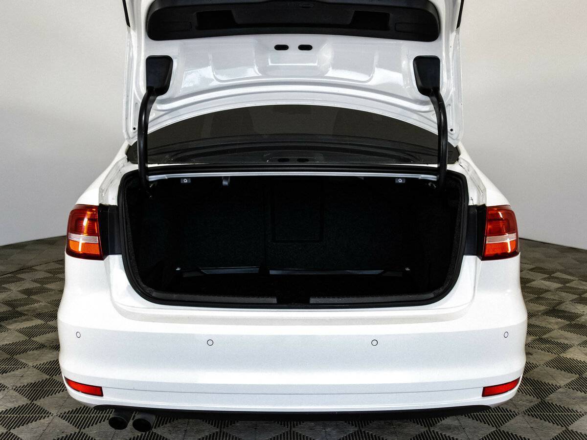 Volkswagen Jetta с пробегом — 2015 год. Фото: #16