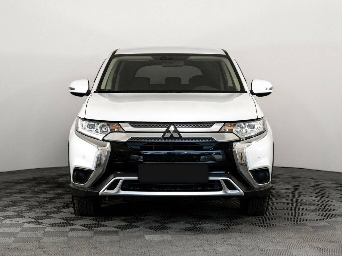 Mitsubishi Outlander с пробегом — 2019 год. Фото: #1
