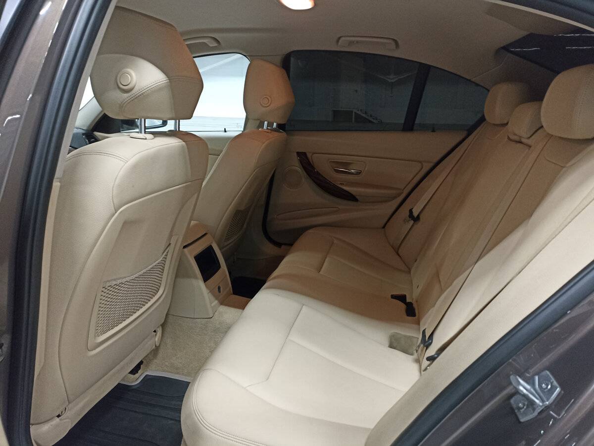 BMW 3 серии с пробегом — 2013 год. Фото: #11