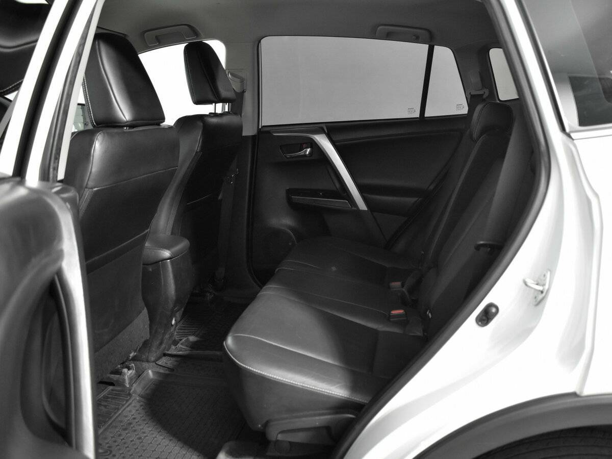 Toyota RAV4 с пробегом — 2018 год. Фото: #10