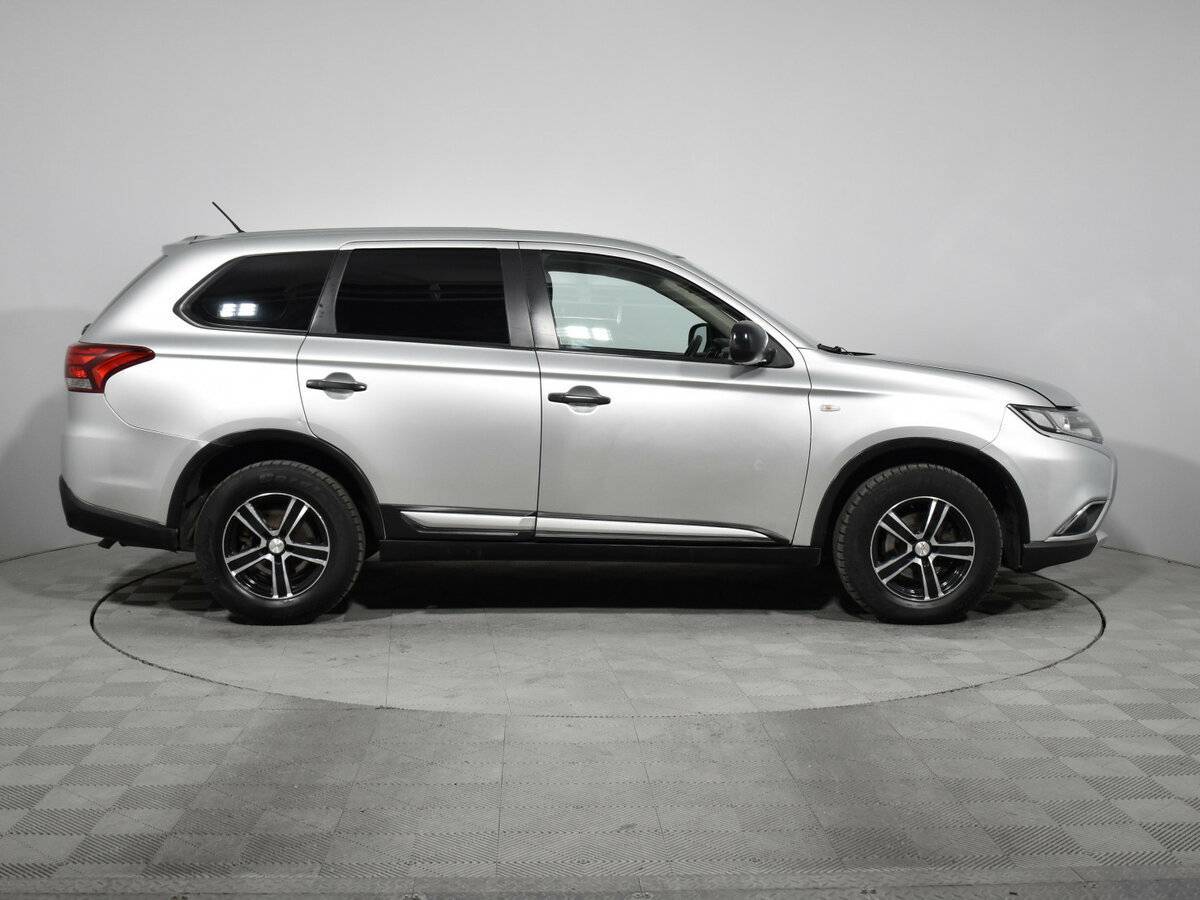 Mitsubishi Outlander с пробегом — 2015 год. Фото: #3