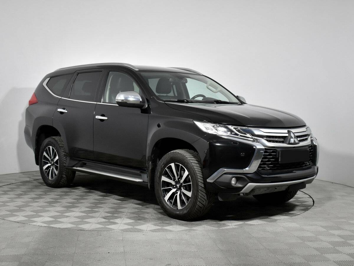 Mitsubishi Pajero Sport с пробегом — 2017 год. Фото: #2