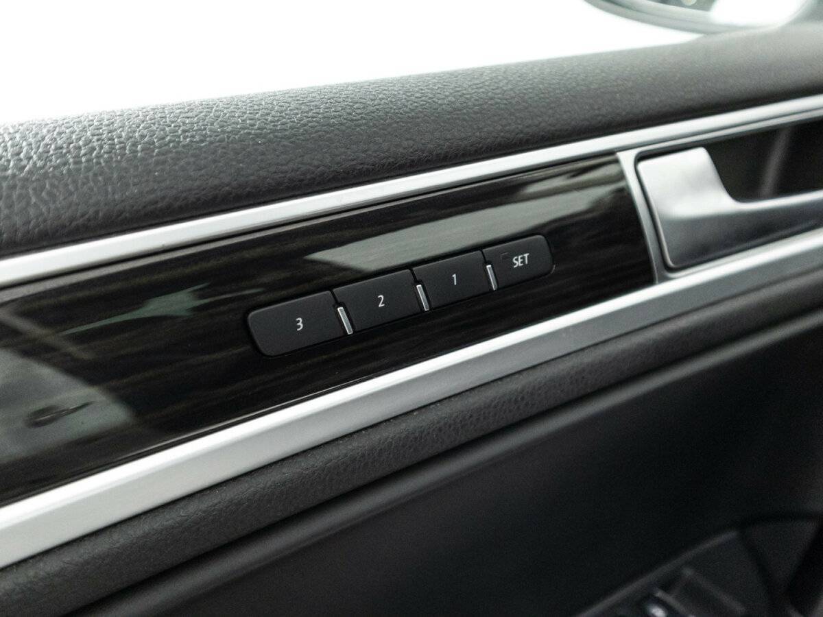 Volkswagen Touareg с пробегом — 2016 год. Фото: #17