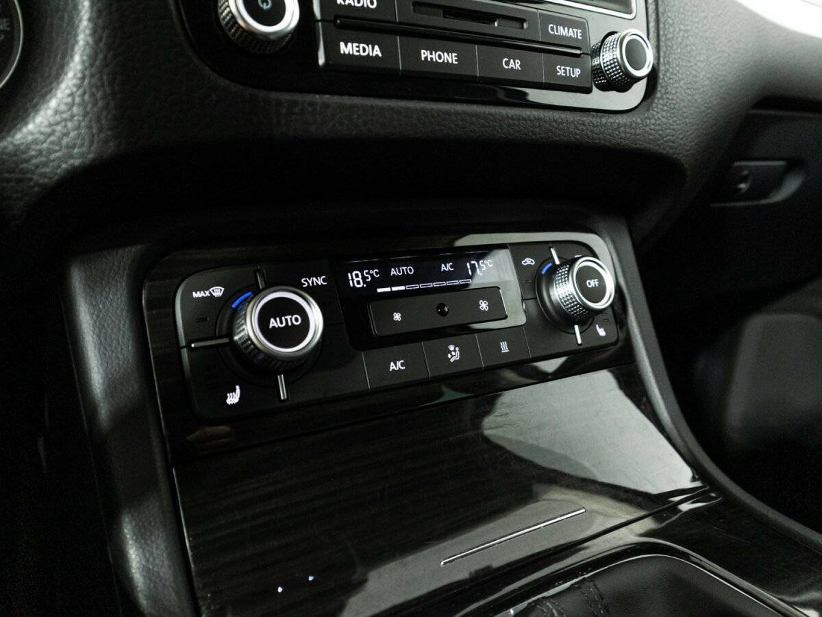 Volkswagen Touareg с пробегом — 2016 год. Фото: #19