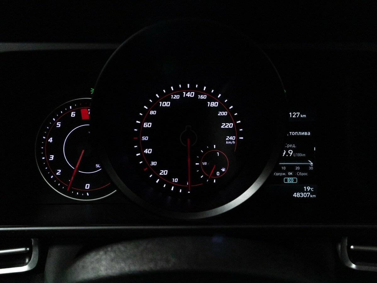 Hyundai Elantra с пробегом — 2021 год. Фото: #11