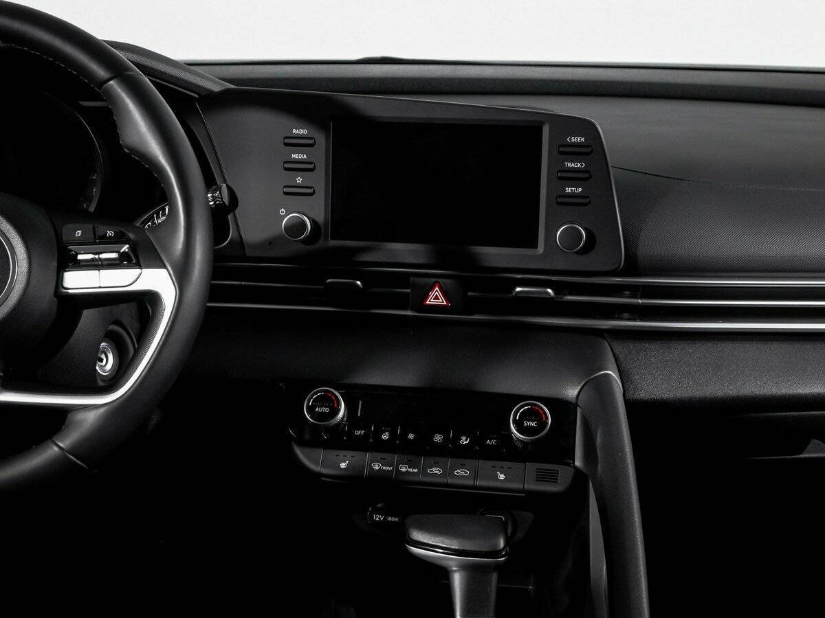 Hyundai Elantra с пробегом — 2021 год. Фото: #12