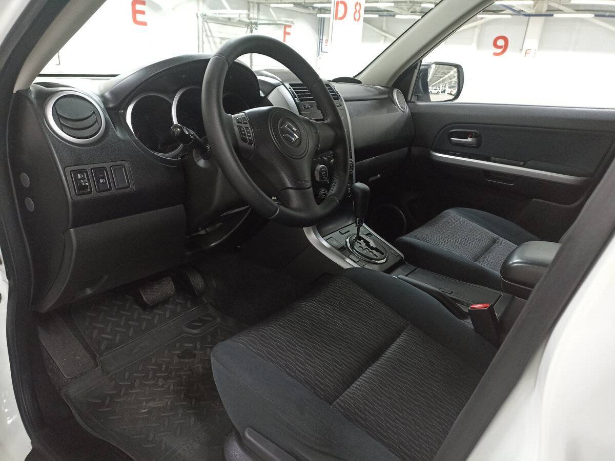 Suzuki Grand Vitara с пробегом — 2013 год. Фото: #15