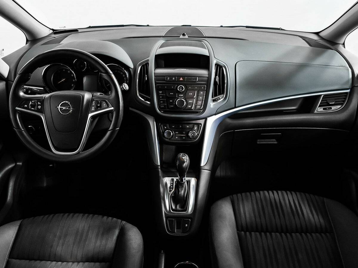 Opel Zafira с пробегом — 2013 год. Фото: #10
