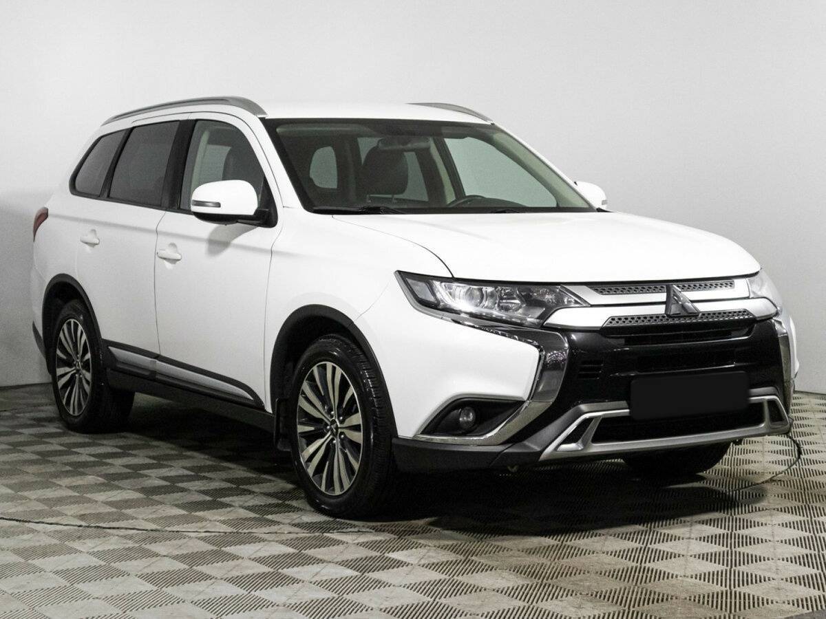 Mitsubishi Outlander с пробегом — 2020 год. Фото: #2