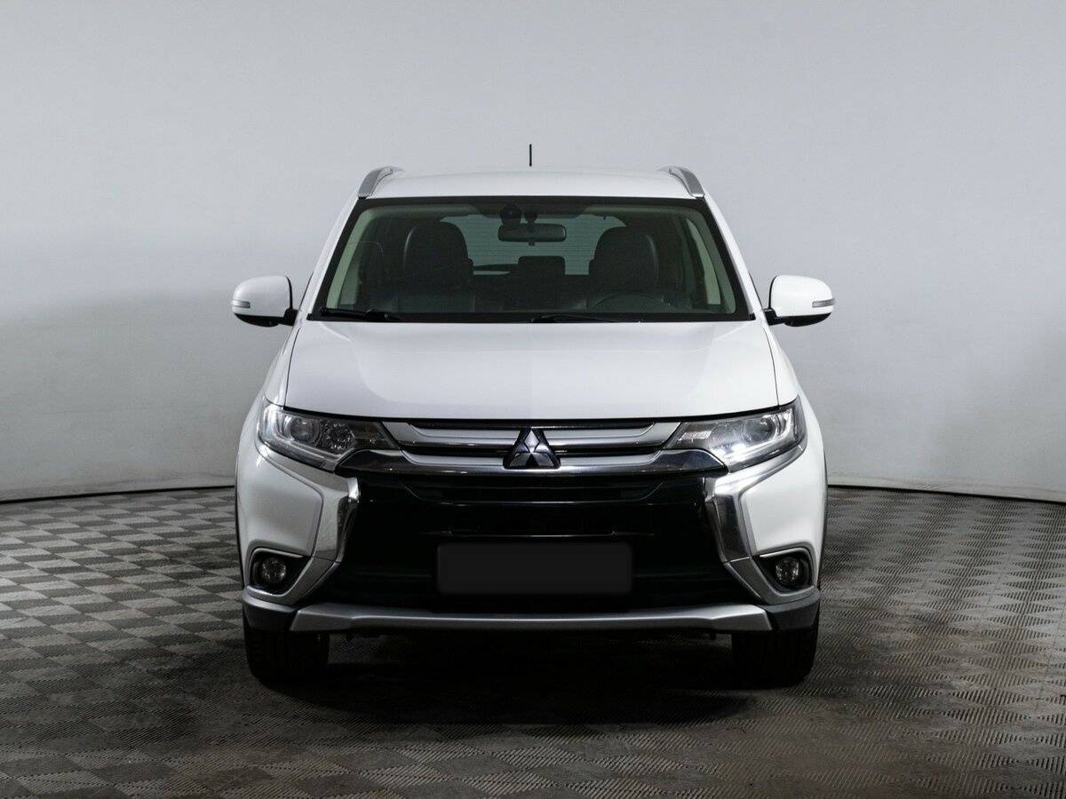 Mitsubishi Outlander с пробегом — 2016 год. Фото: #1