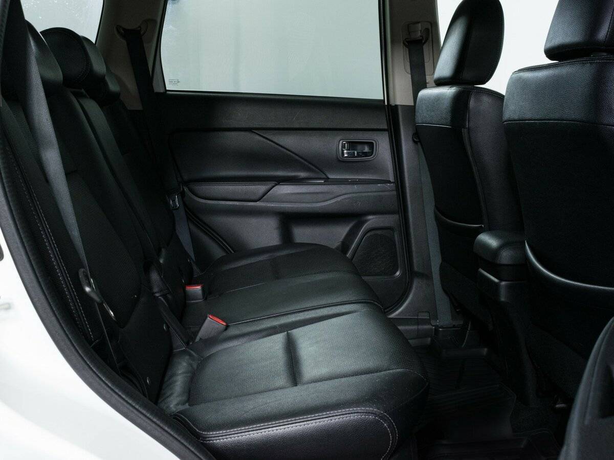 Mitsubishi Outlander с пробегом — 2016 год. Фото: #11