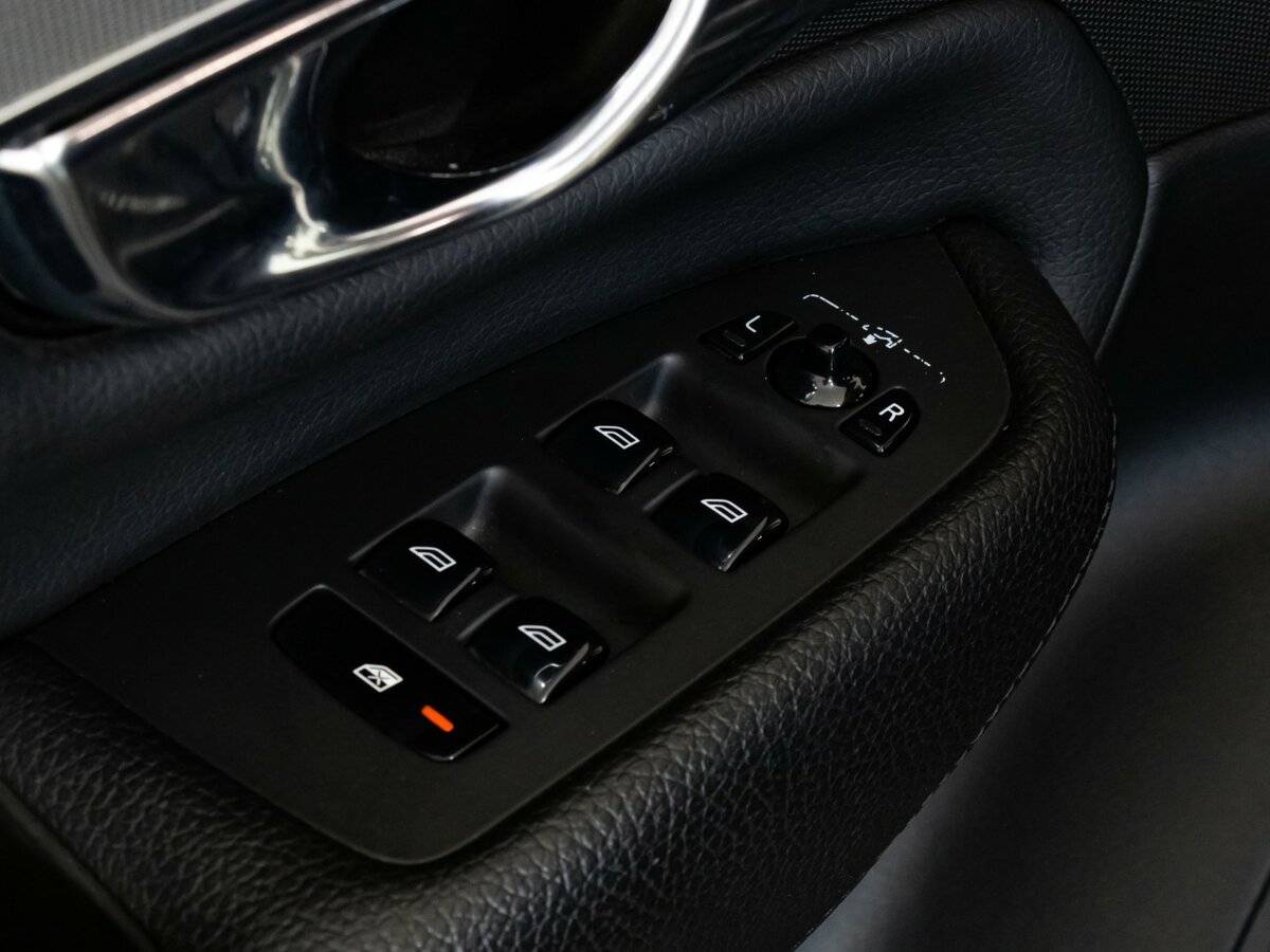 Volvo XC90 с пробегом — 2015 год. Фото: #17