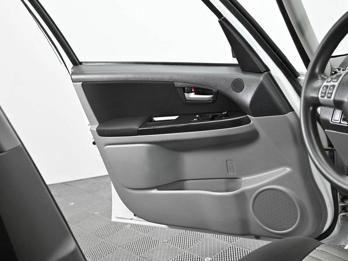 Suzuki SX4 с пробегом — 2013 год. Фото: #6