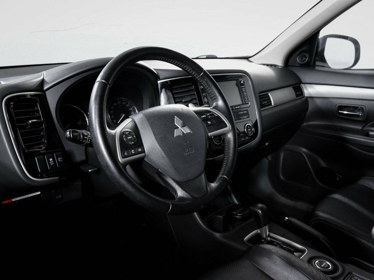 Mitsubishi Outlander с пробегом — 2012 год. Фото: #13