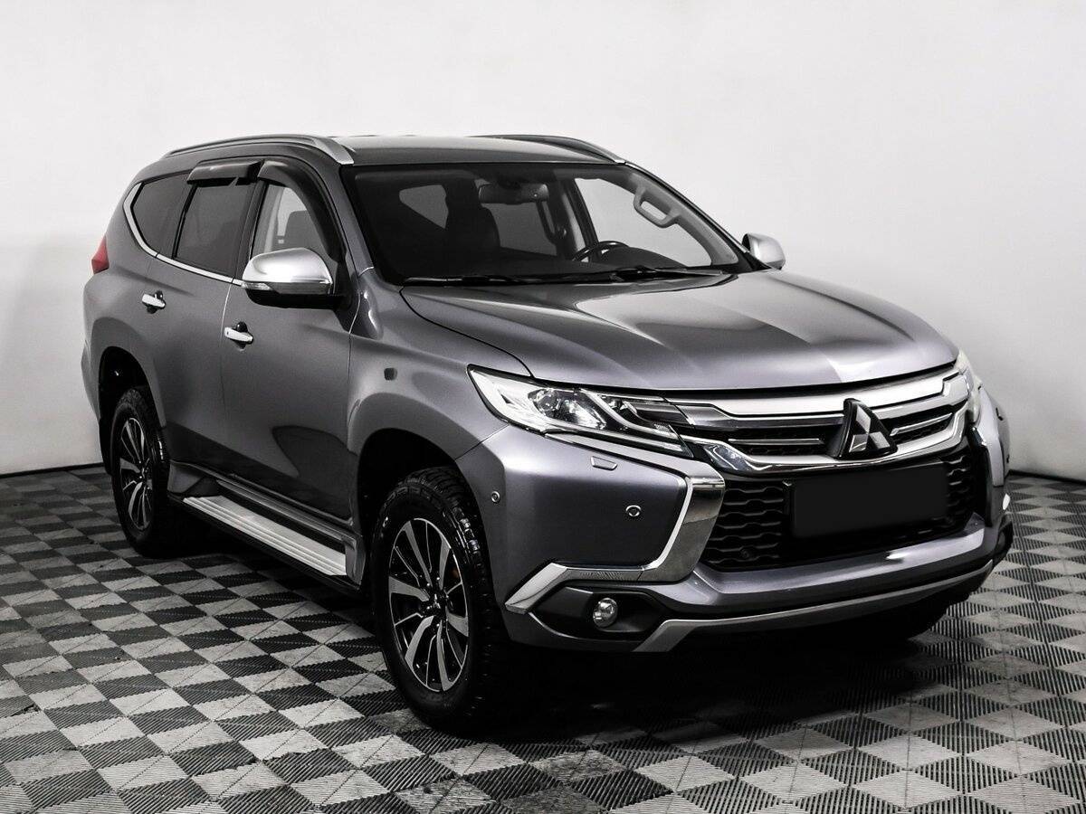 Mitsubishi Pajero Sport с пробегом — 2017 год. Фото: #2