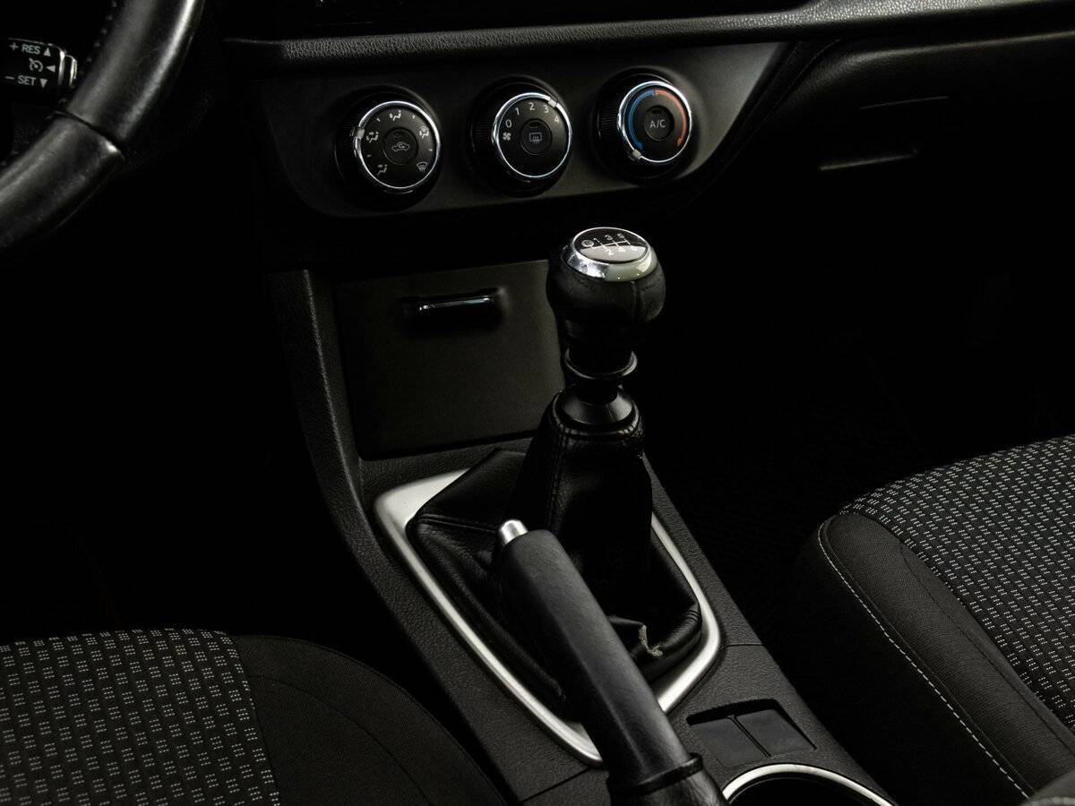 Toyota Corolla с пробегом — 2013 год. Фото: #12