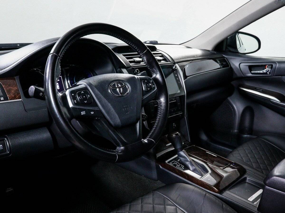 Toyota Camry с пробегом — 2015 год. Фото: #10