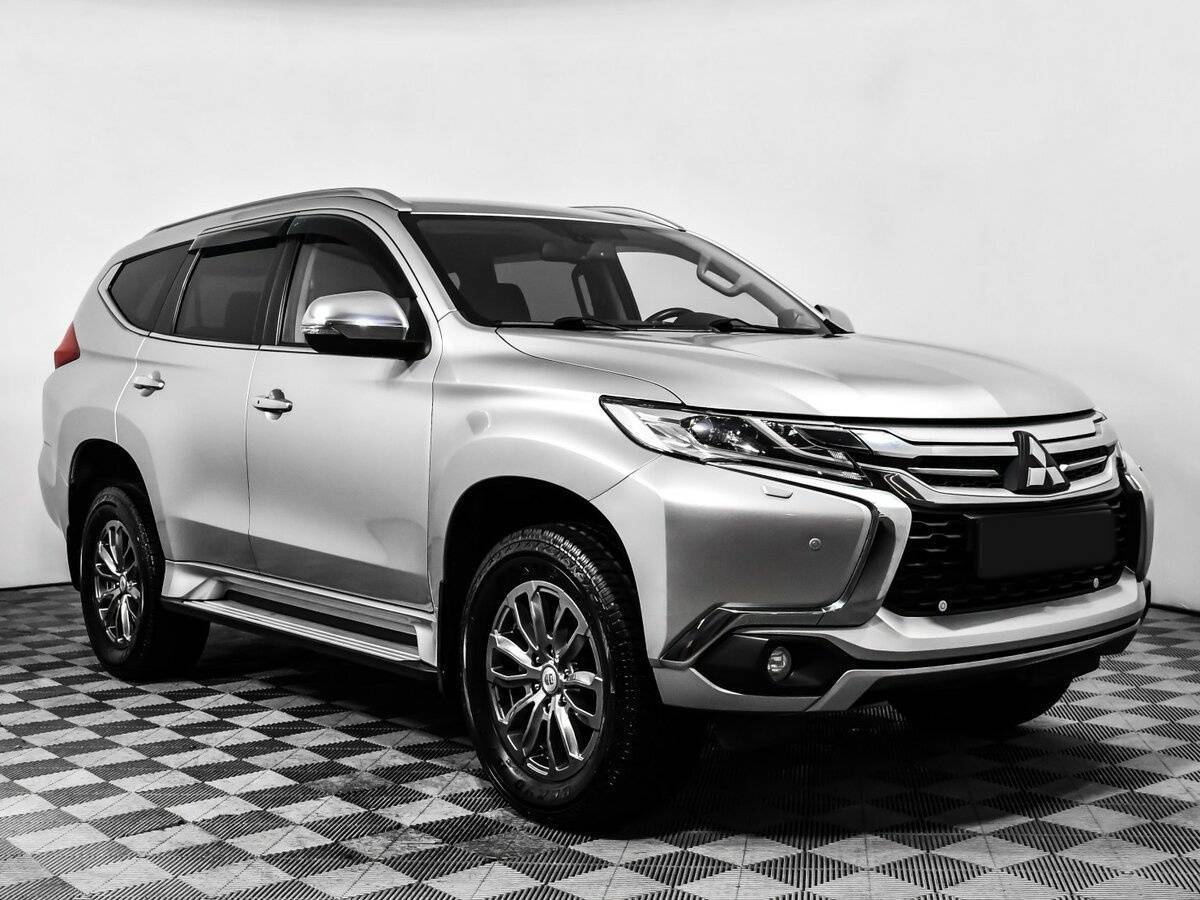 Mitsubishi Pajero Sport с пробегом — 2017 год. Фото: #2