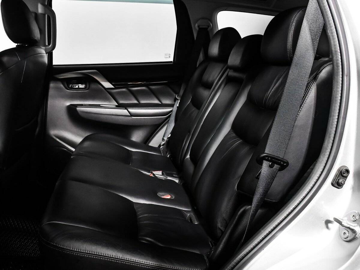 Mitsubishi Pajero Sport с пробегом — 2017 год. Фото: #13