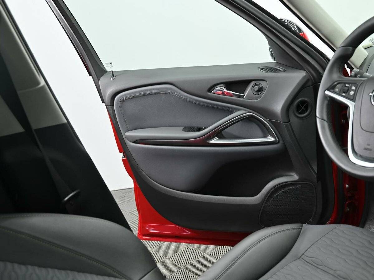 Opel Zafira с пробегом — 2012 год. Фото: #6