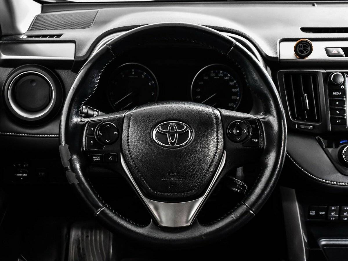 Toyota RAV4 с пробегом — 2017 год. Фото: #11
