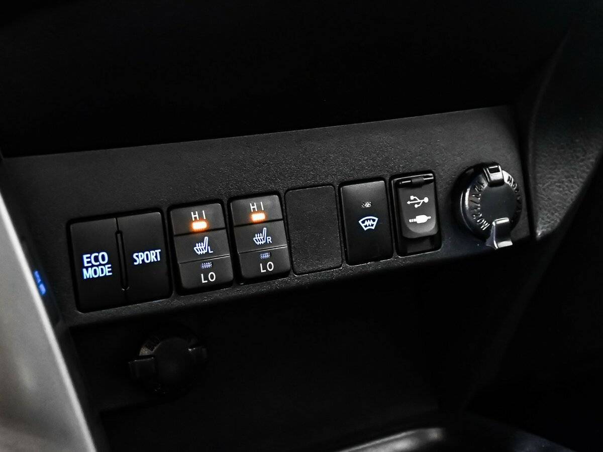 Toyota RAV4 с пробегом — 2017 год. Фото: #16