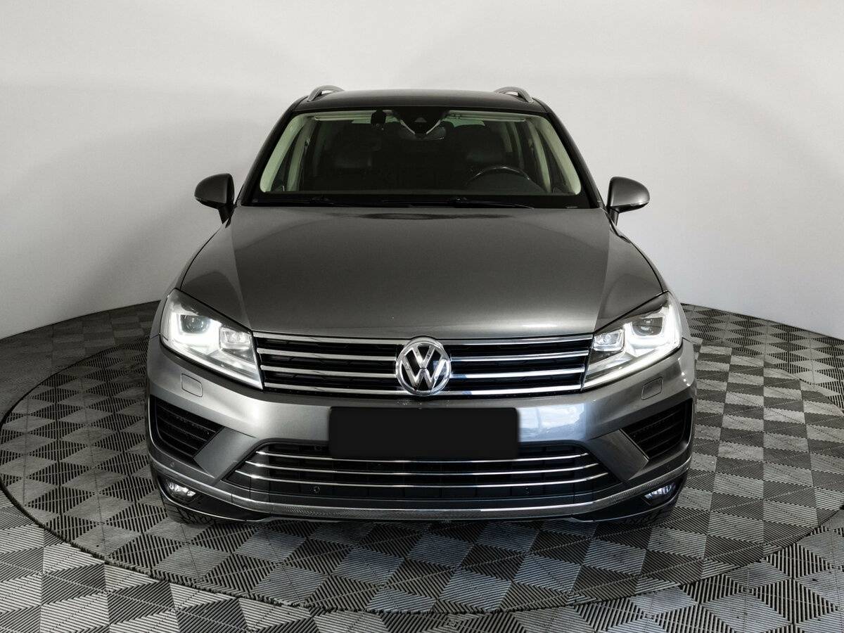 Volkswagen Touareg с пробегом — 2016 год. Фото: #1