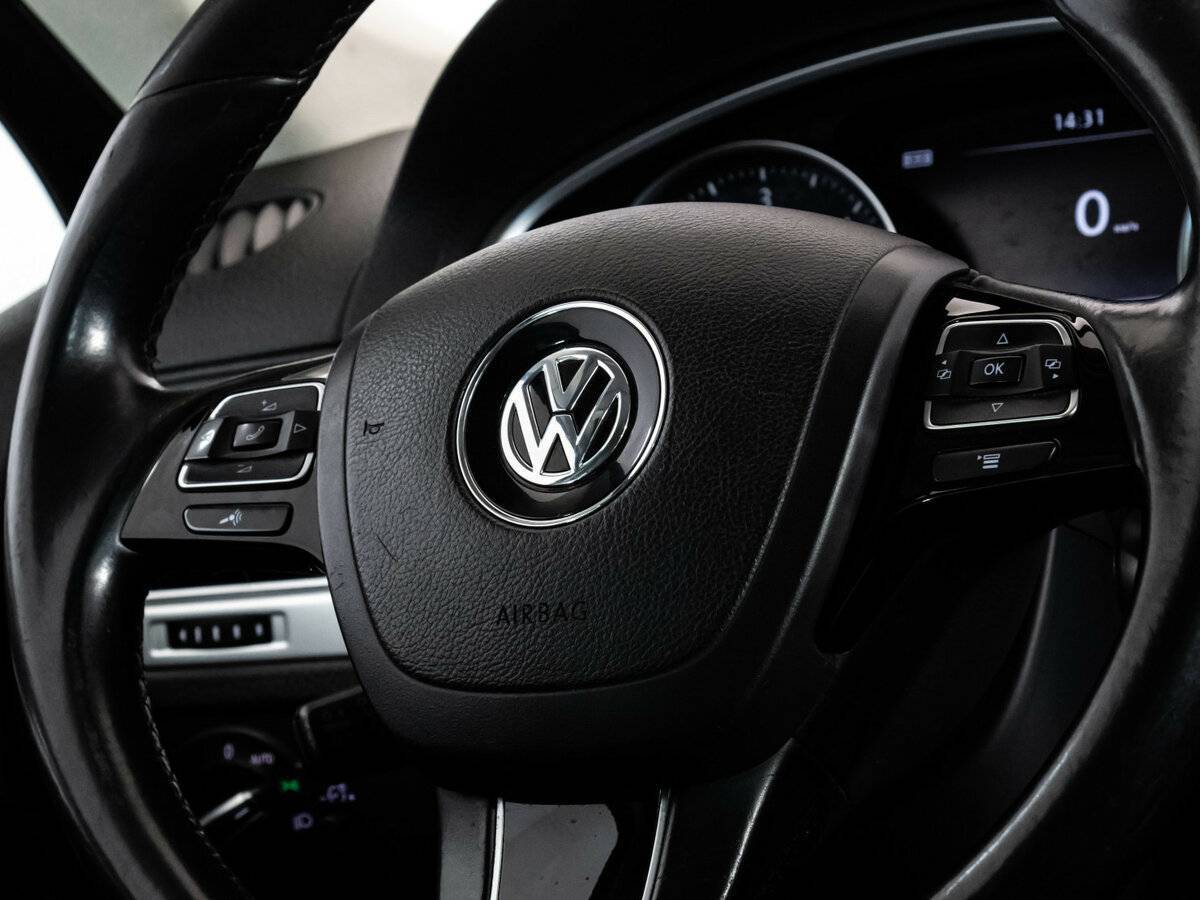 Volkswagen Touareg с пробегом — 2016 год. Фото: #9