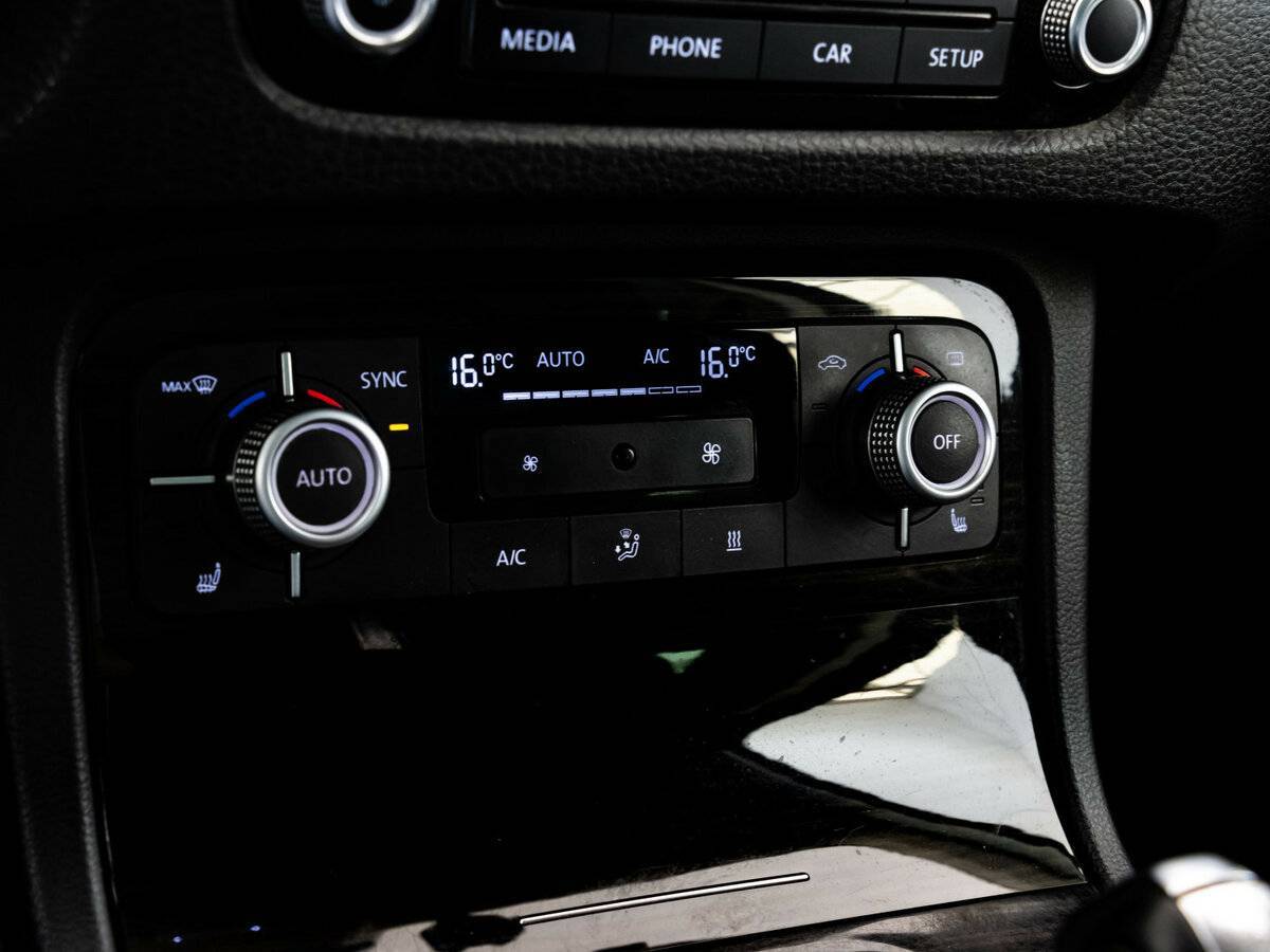 Volkswagen Touareg с пробегом — 2016 год. Фото: #12